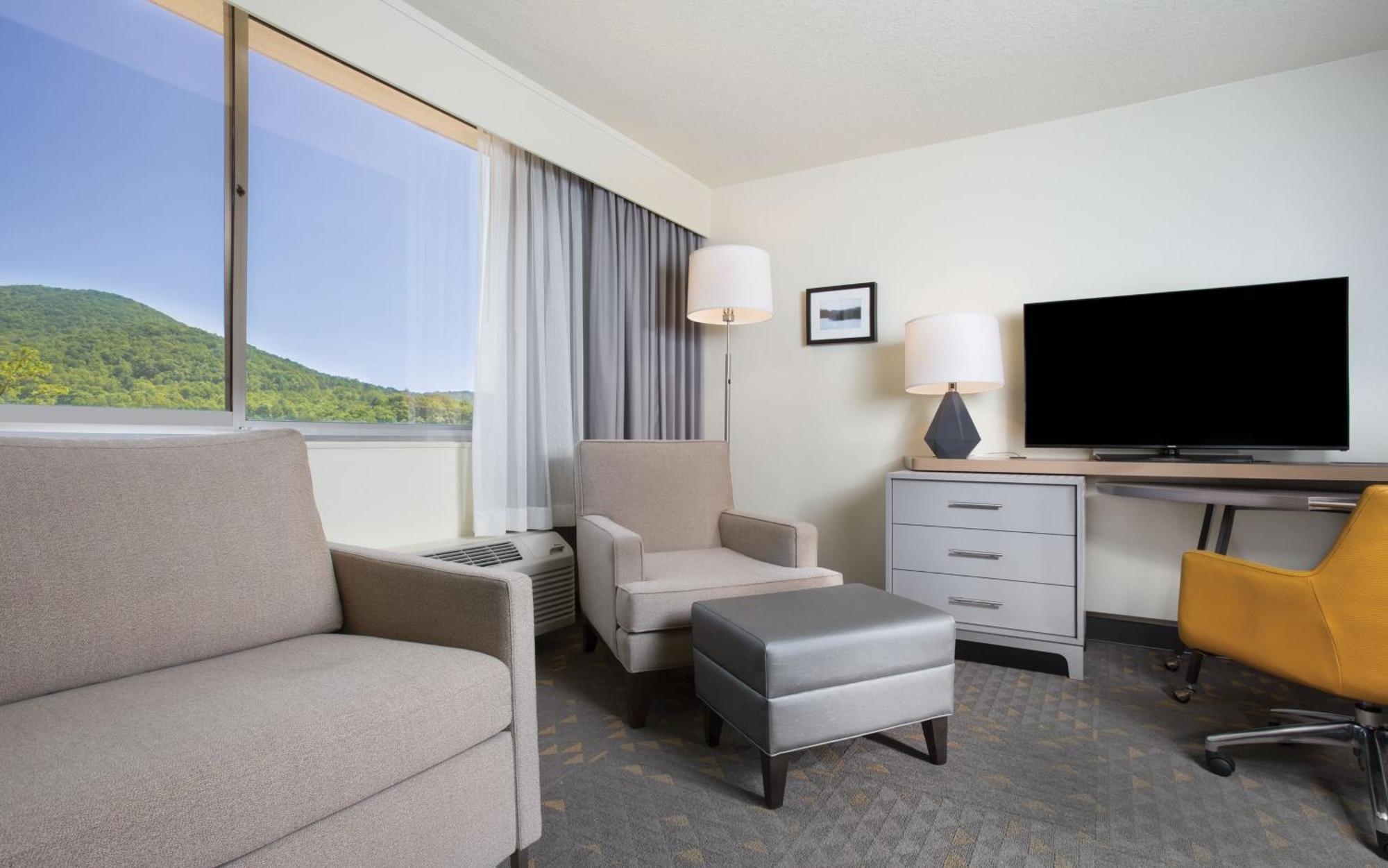 Holiday Inn Asheville East-Blue Ridge Pkwy By Ihg Dış mekan fotoğraf