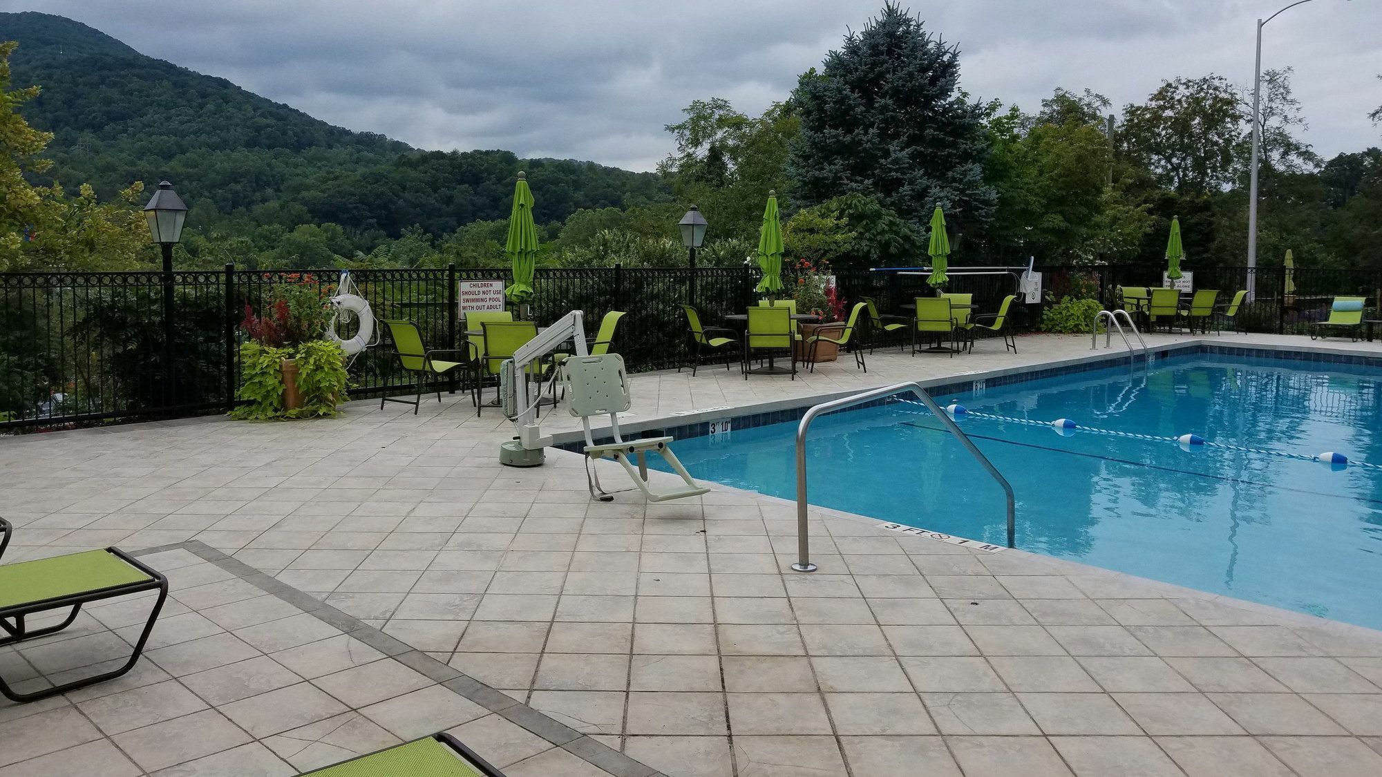 Holiday Inn Asheville East-Blue Ridge Pkwy By Ihg Dış mekan fotoğraf